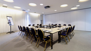 Zimmer 9 ist der perfekte Ort für Ihr Meeting.